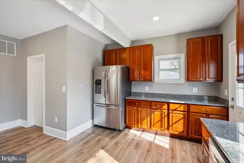 Entry Way - 4315 Belmar Ave, Baltimore, MD 21206 photo 5 of 14