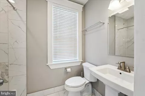 Bath - 4315 Belmar Ave, Baltimore, MD 21206 photo 5 of 5