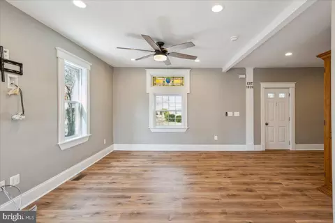 Living - 4315 Belmar Ave, Baltimore, MD 21206 photo 2 of 4