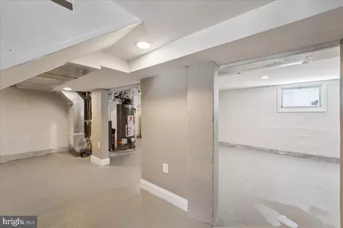 Entry Way - 4315 Belmar Ave, Baltimore, MD 21206 photo 13 of 14