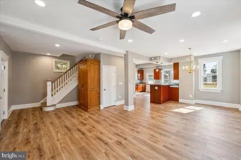 Entry Way - 4315 Belmar Ave, Baltimore, MD 21206 photo 1 of 14