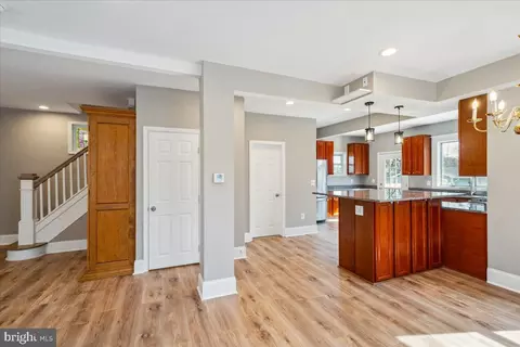 Entry Way - 4315 Belmar Ave, Baltimore, MD 21206 photo 4 of 14