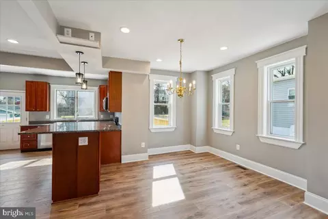 Entry Way - 4315 Belmar Ave, Baltimore, MD 21206 photo 3 of 14