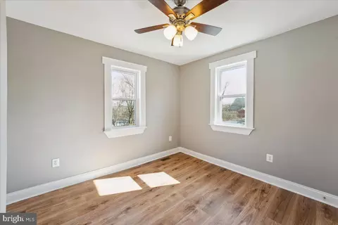 Entry Way - 4315 Belmar Ave, Baltimore, MD 21206 photo 6 of 14