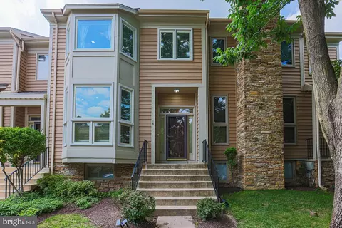 14 Taverngreen Ct, Baltimore, MD 21209