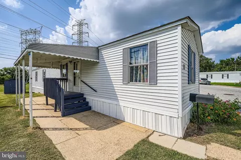 27 Vista Mobile Dr, Dundalk, MD 21222