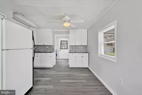 Entry Way - 9 Helicopter Dr, Middle River, MD 21220 photo 2 of 3