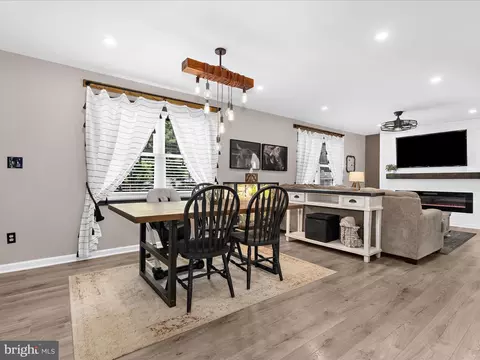 Dining - 8111 Dogwood, Sparrows Point, MD 21219 photo 3 of 3