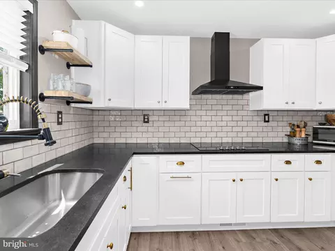 Kitchen - 8111 Dogwood, Sparrows Point, MD 21219 photo 5 of 5