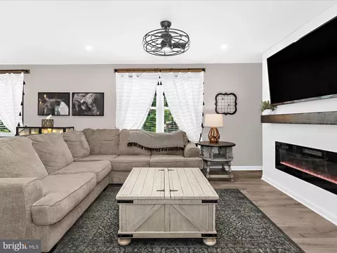Living - 8111 Dogwood, Sparrows Point, MD 21219 photo 1 of 2