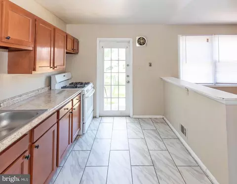 Entry Way - 6979 Brookmill Rd, Baltimore, MD 21215 photo 3 of 5