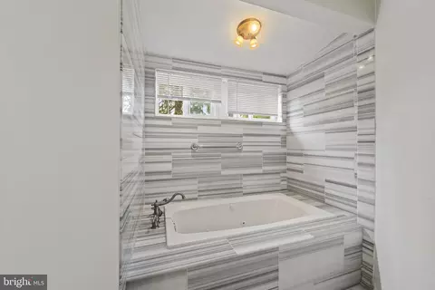 Bath - 7125 Fairbrook Rd, Windsor Mill, MD 21244 photo 3 of 3