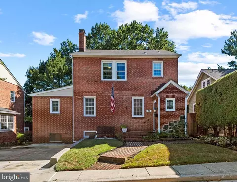 17 Cedarwood Rd, Catonsville, MD 21228