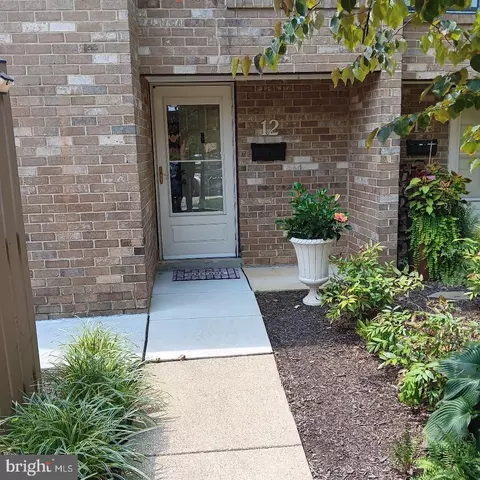 12 Chesham Ct #B, Cockeysville, MD 21030
