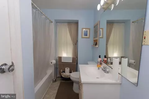 Bath - 5631 Utrecht Rd, Baltimore, MD 21206 photo 1 of 2