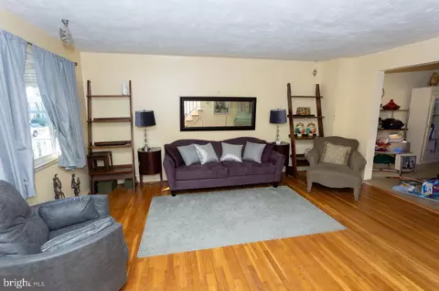 Living - 5631 Utrecht Rd, Baltimore, MD 21206 photo 1 of 2
