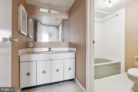 Bath - 205 E Joppa Rd #2401, Towson, MD 21286 photo 1 of 2