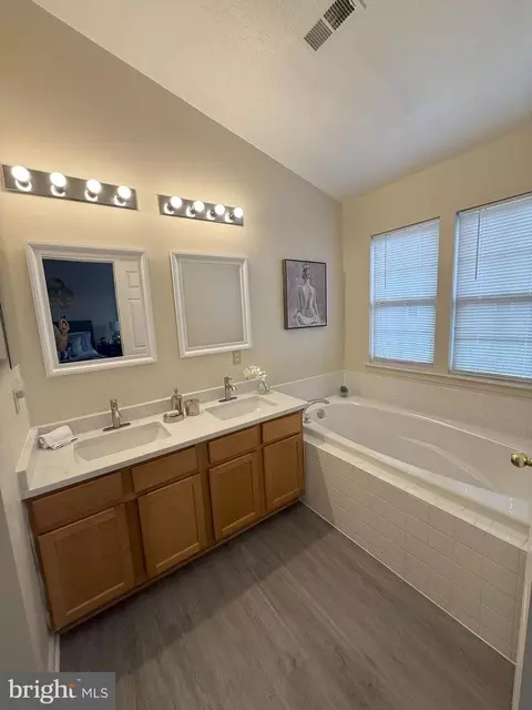 Bath - 9710 Biggs Rd, Middle River, MD 21220 photo 2 of 4