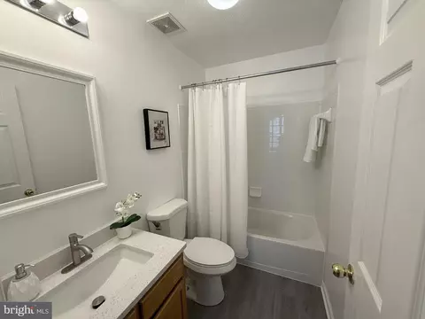 Bath - 9710 Biggs Rd, Middle River, MD 21220 photo 3 of 4