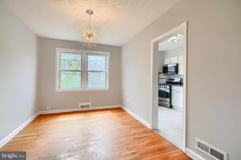 7 Cardinal Rd, Essex, MD 21221