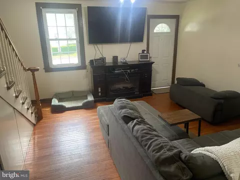114 4th Ave, Lansdowne, MD 21227 photo 2