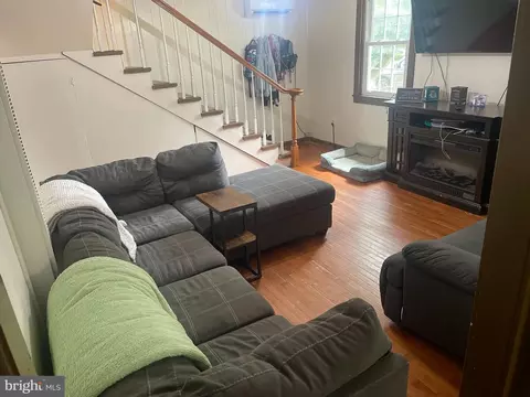 114 4th Ave, Lansdowne, MD 21227 photo 3
