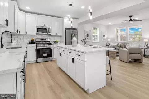Kitchen - 25 Leeway, Dundalk, MD 21222 photo 1 of 2