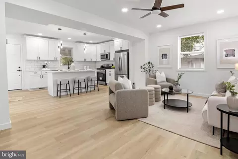 Entry Way - 25 Leeway, Dundalk, MD 21222 photo 2 of 16