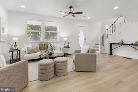Entry Way - 25 Leeway, Dundalk, MD 21222 photo 5 of 16