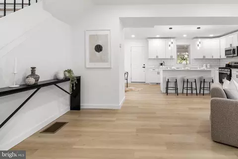 Entry Way - 25 Leeway, Dundalk, MD 21222 photo 3 of 16