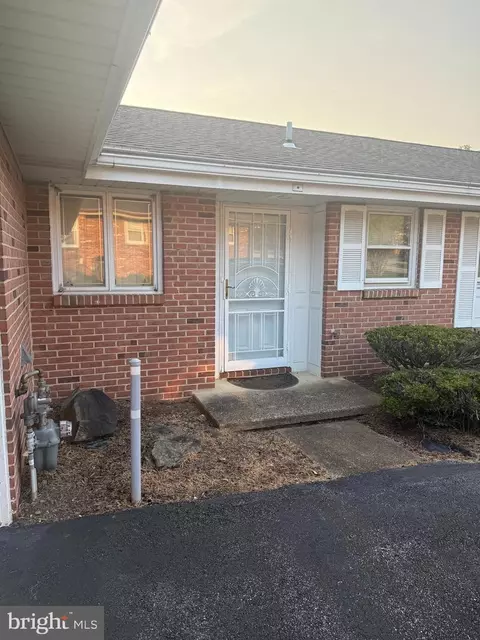 2109 Fernglen Way, Catonsville, MD 21228
