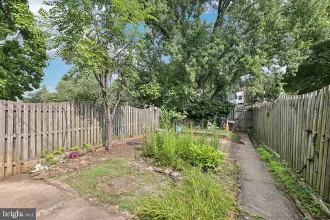 Exterior - 130 Dumbarton Rd, Baltimore, MD 21212 photo 7 of 8
