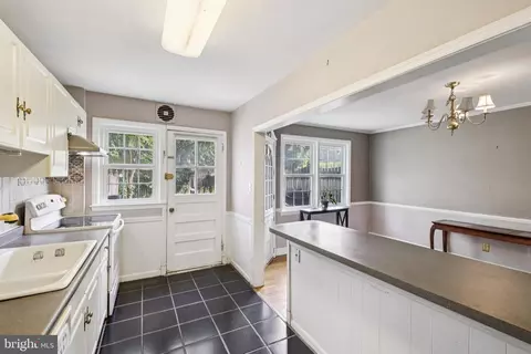 Kitchen - 130 Dumbarton Rd, Baltimore, MD 21212 photo 3 of 4