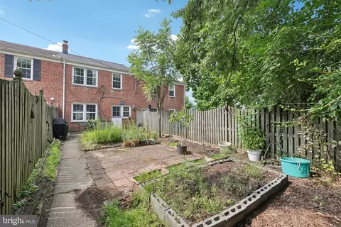 Exterior - 130 Dumbarton Rd, Baltimore, MD 21212 photo 6 of 8