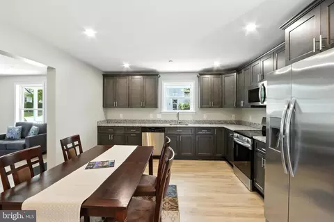 Entry Way - 2732 Daisy Ave, Baltimore, MD 21227 photo 4 of 8