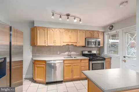 6822 Duluth Ave, Dundalk, MD 21222 photo 2
