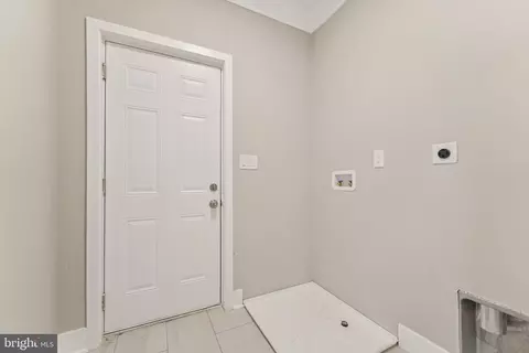Entry Way - 1937 Brady Ave, Halethorpe, MD 21227 photo 5 of 9