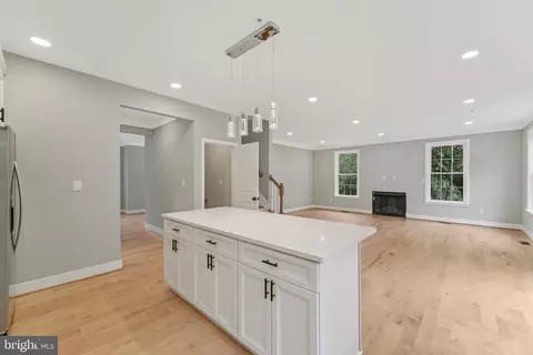 Living - 1937 Brady Ave, Halethorpe, MD 21227 photo 4 of 7
