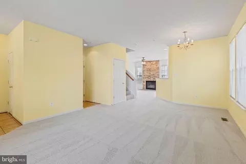 Living - 9717 Biggs Rd, Middle River, MD 21220 photo 2 of 8