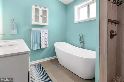 Bath - 3608 Galloway Rd, Middle River, MD 21220 photo 4 of 6