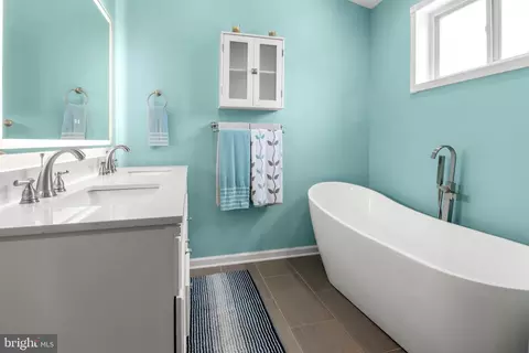 Bath - 3608 Galloway Rd, Middle River, MD 21220 photo 3 of 6