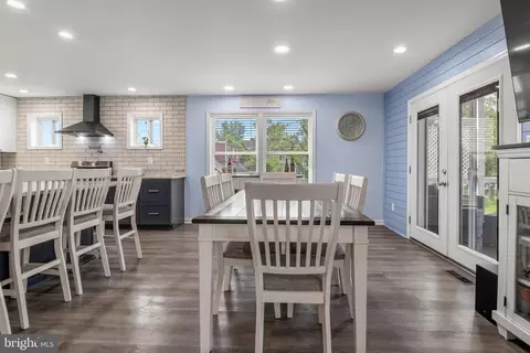 Entry Way - 3608 Galloway Rd, Middle River, MD 21220 photo 4 of 11