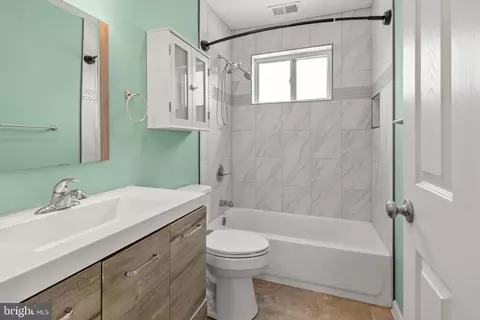 Bath - 3608 Galloway Rd, Middle River, MD 21220 photo 2 of 6