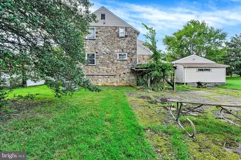 Exterior - 3605 Buckingham Rd, Baltimore, MD 21207 photo 5 of 7