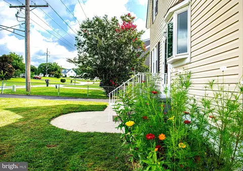 609 Wampler Rd, Middle River, MD 21220 photo 3