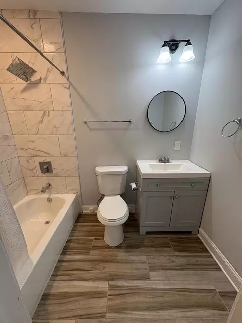 Bath - 4510 Forest View Ave, Baltimore, MD 21206 photo 4 of 5