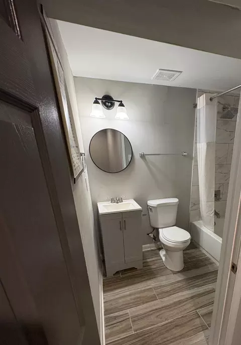 Bath - 4510 Forest View Ave, Baltimore, MD 21206 photo 5 of 5