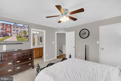 Bedroom - 7607 Town View Dr, Dundalk, MD 21222 photo 2 of 2