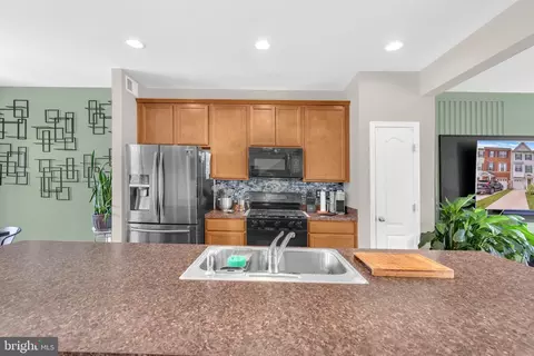Kitchen - 7607 Town View Dr, Dundalk, MD 21222 photo 2 of 3