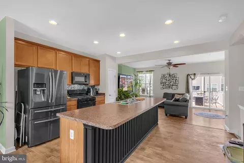 Kitchen - 7607 Town View Dr, Dundalk, MD 21222 photo 3 of 3